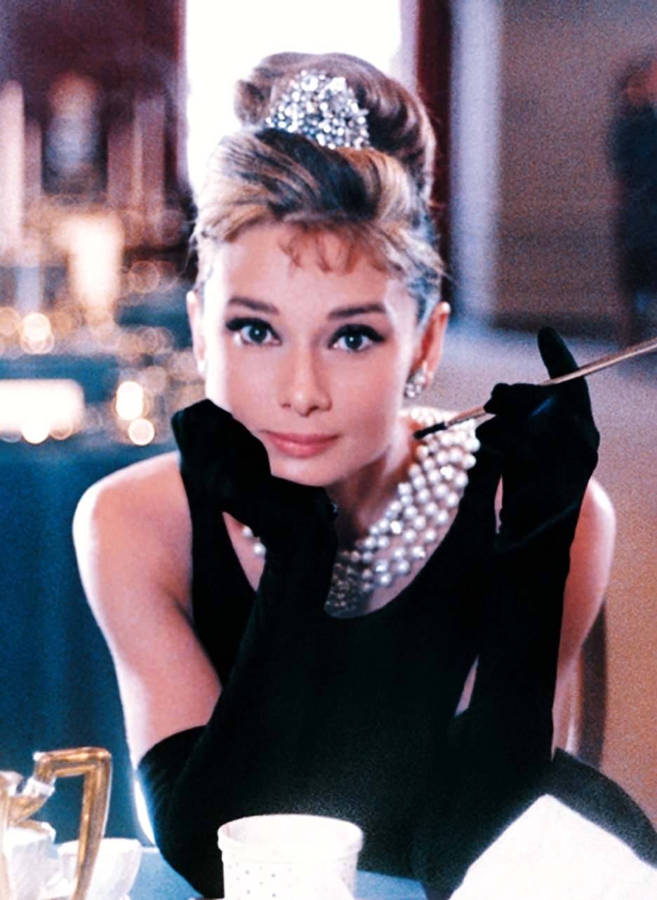 Featured image of post Audrey Hepburn Wallpaper Breakfast At Tiffany s Audrey hepburn breakfast at tiffany s inspired tutorial
